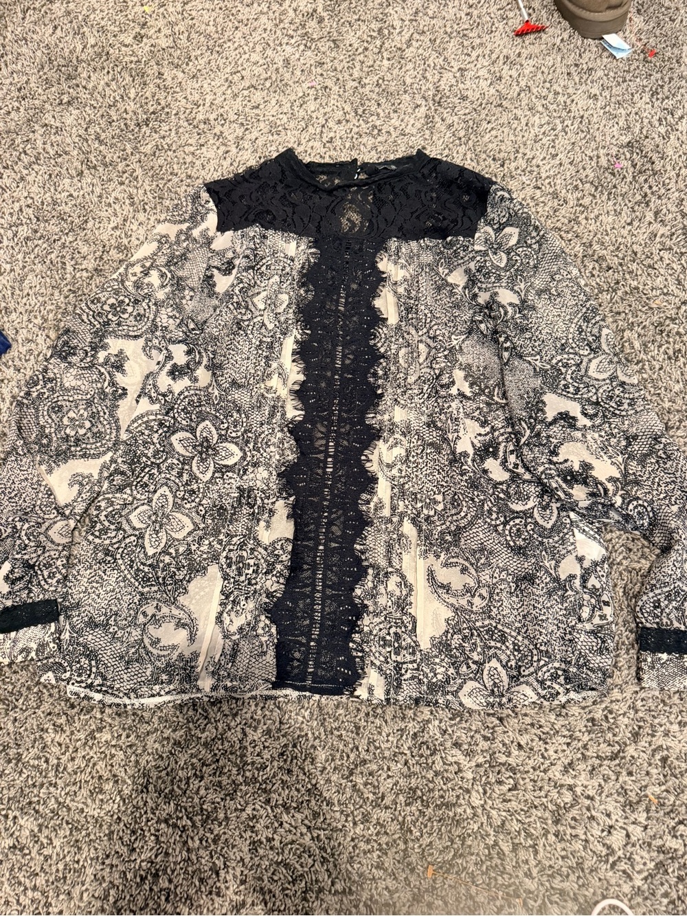Miss me Women’s Black & White Paisley Lace-Trim Blouse